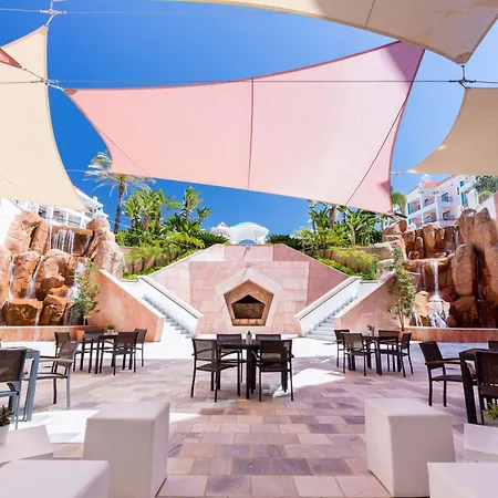 Hilton אתר נופש 5*