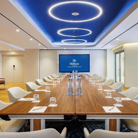 Hilton فيلامورا