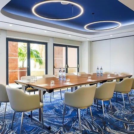 Hilton فيلامورا