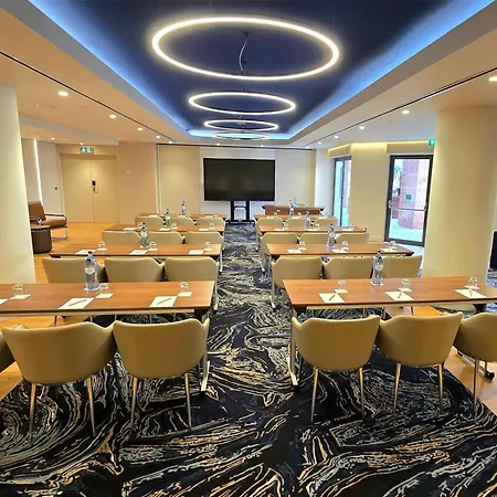 Hilton منتجع فيلامورا